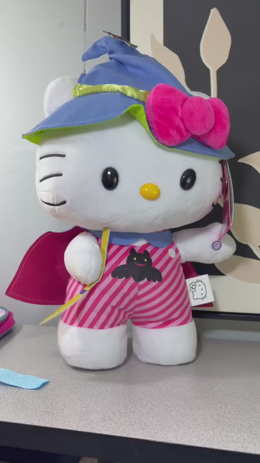 Hello Kitty Sorcière – Peluche Dansante & Musicale d’Halloween